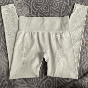 Gymshark never worn no holes or stains very light gray smoke free and pet free